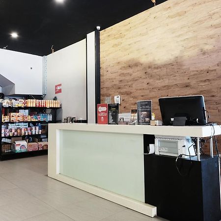 Gedangan Juanda Airportホステル エクステリア 写真